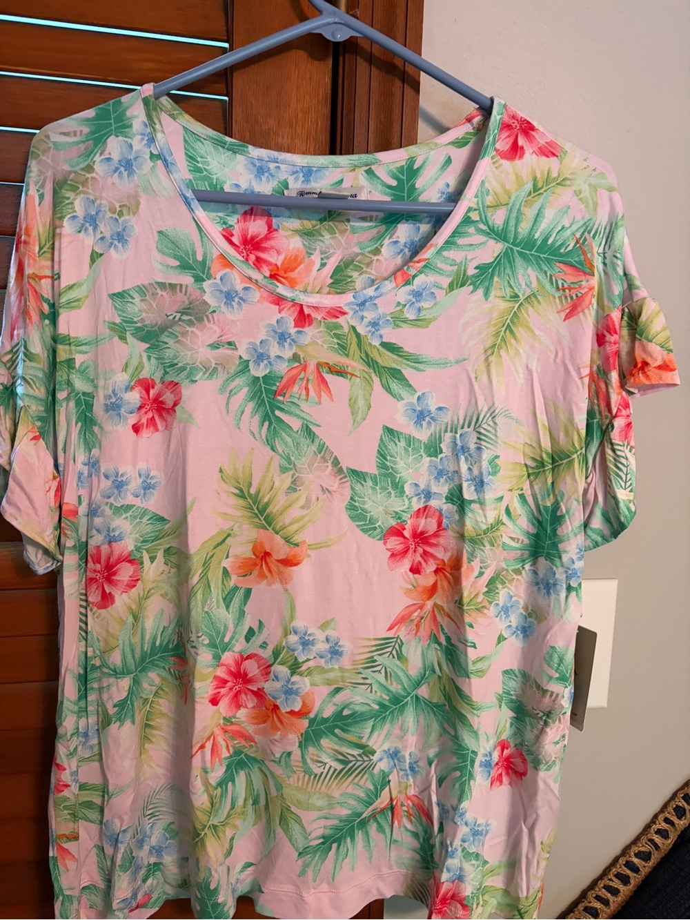 Tommy Bahama 2puece Pajama set.  Never Worn.  Size XL - Picture 2 of 4